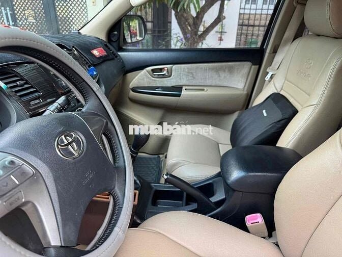 Toyota Fortuner Máy dầu 7 chỗ Bạc
