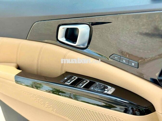 KIA Carnival 2.2 Premium 2024 8 chỗ Trắng