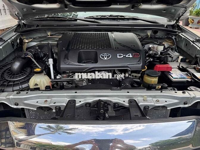 Toyota Fortuner Máy dầu 7 chỗ Bạc