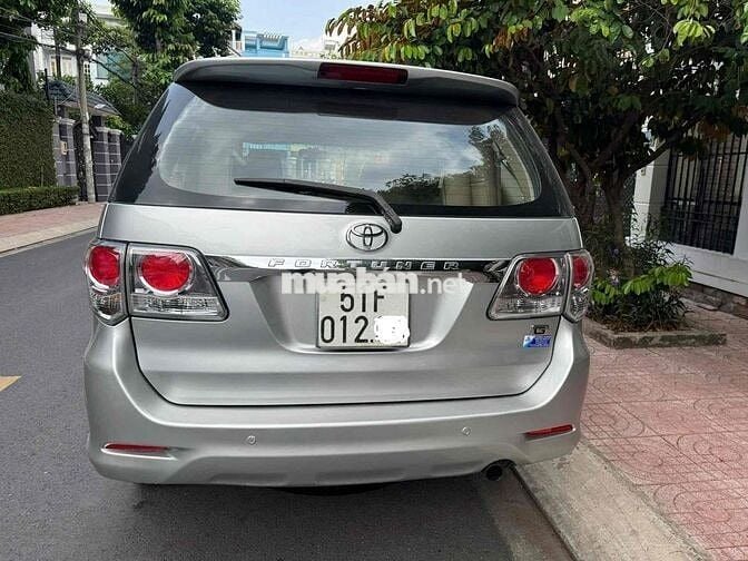 Toyota Fortuner Máy dầu 7 chỗ Bạc