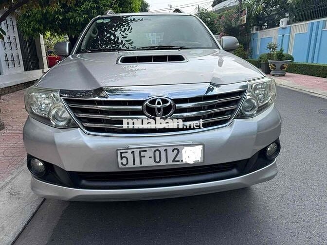 Toyota Fortuner Máy dầu 7 chỗ Bạc
