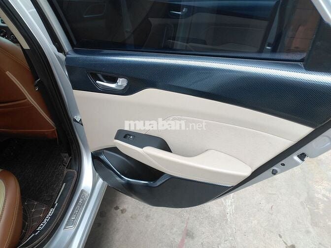 Hyundai Accent Bạc Số sàn