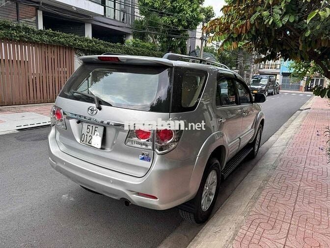 Toyota Fortuner Máy dầu 7 chỗ Bạc