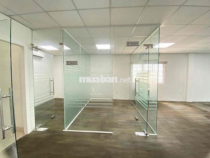 Cho thuê VP CMT8 Q3, 80m2, ngăn sẵn 3 phòng, có hỗ trợ bàn ghế
