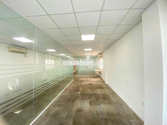 Cho thuê VP CMT8 Q3, 80m2, ngăn sẵn 3 phòng, có hỗ trợ bàn ghế