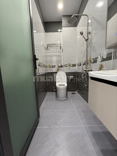 Nhà 5 Tầng - 237m2 Sàn - Thang Máy - 6PN, 7WC - Bình Tân - Giá 8,7 Tỷ 