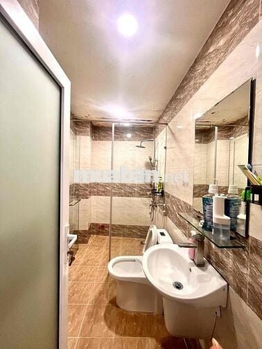 Cho thuê nhà hxh - 1 trệt 1 lửng 2 lầu sân thượng - Nguyễn Văn Đậu