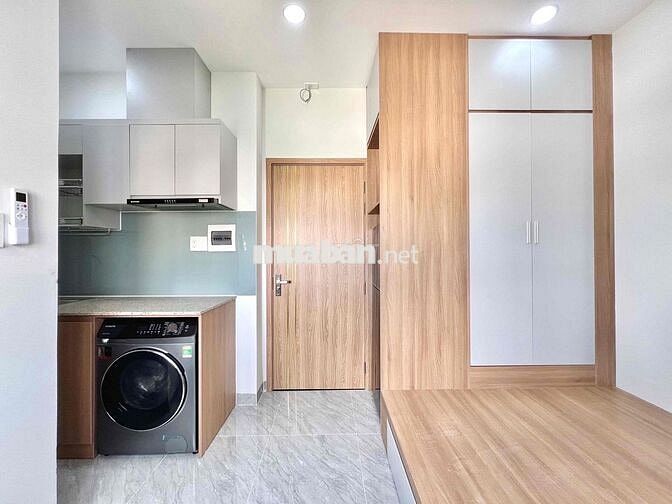 STUDIO FULL NỘI THẤT, BAN CÔNG HOẶC CỬA SỔ TRỜI MỚI 100%, FREE XE, ĐẸP