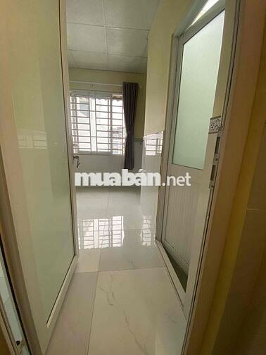Phòng cho thuê (có máy lạnh), WC riêng trong phòng, nước nóng lạnh