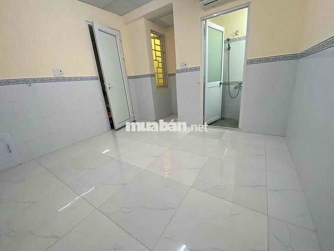 Phòng cho thuê (có máy lạnh), WC riêng trong phòng, nước nóng lạnh