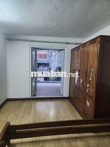 Cho thuê nhà riêng dt 50m2 phường Cửa Nam, HN