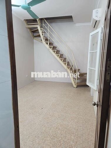 Cho thuê nhà riêng dt 50m2 phường Cửa Nam, HN