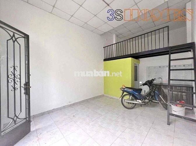 Kiot - hẻm rộng xe đông - có gác lửng