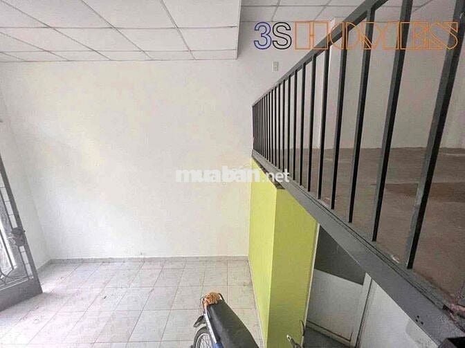 Kiot - hẻm rộng xe đông - có gác lửng