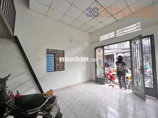 Kiot - hẻm rộng xe đông - có gác lửng