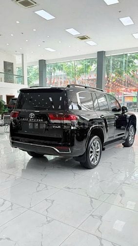 Bán Toyota Land Cruiser LC300 sản xuất 2023. xe cực mới.