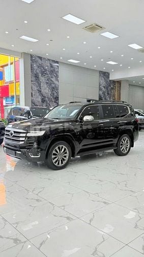 Bán Toyota Land Cruiser LC300 sản xuất 2023. xe cực mới.