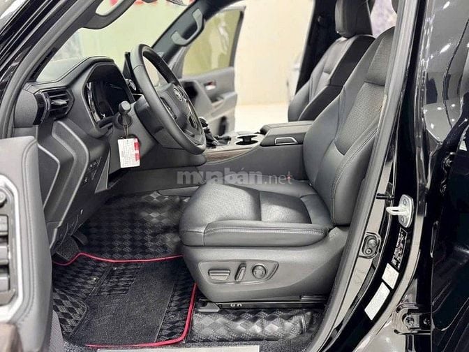 Bán Toyota Land Cruiser LC300 sản xuất 2023. xe cực mới.