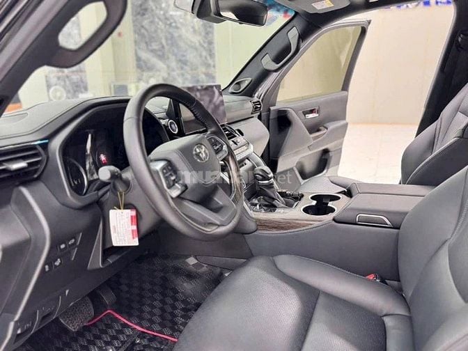 Bán Toyota Land Cruiser LC300 sản xuất 2023. xe cực mới.