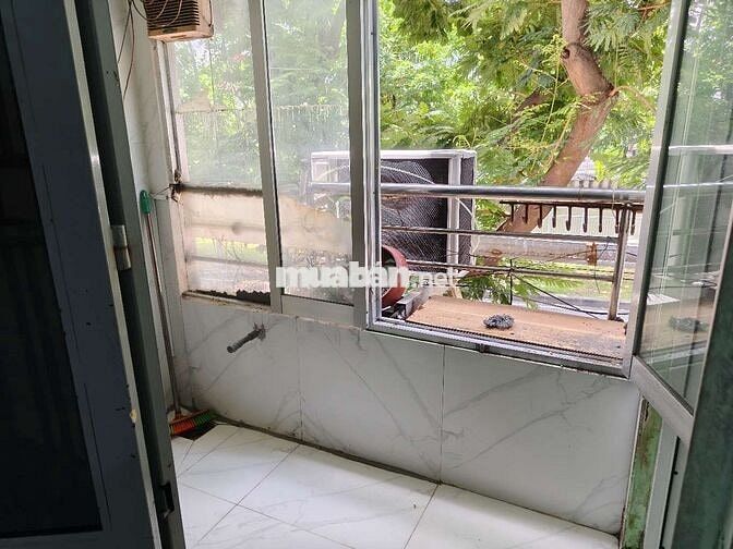 Cho thuê phòng trọ mặt tiền đường Trường Sa q3