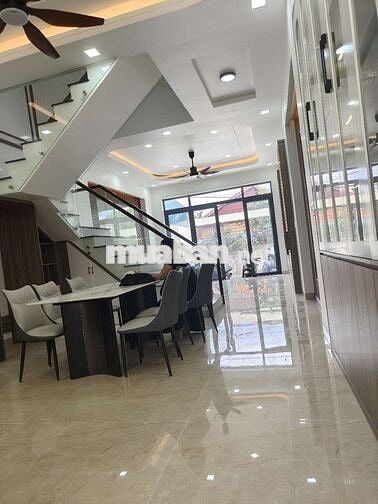 Nhà phố 2 lầu trệt  kế BigC go Dĩ An, Trần Hưng Đạo, Dĩ An, Bình Dương