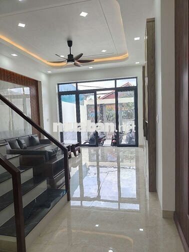 Nhà phố 2 lầu trệt  kế BigC go Dĩ An, Trần Hưng Đạo, Dĩ An, Bình Dương