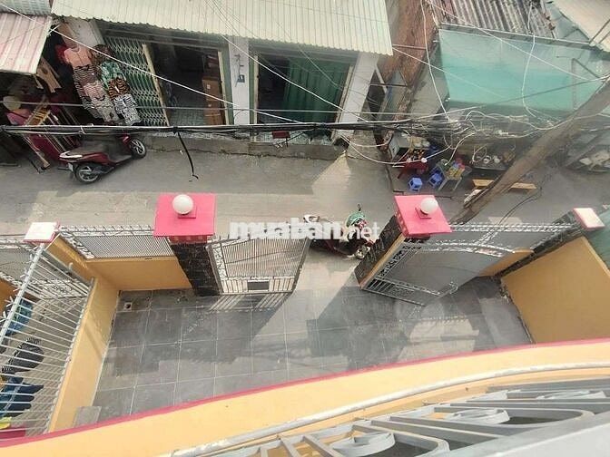 NHÀ NGAY CHỢ TAM HÀ, SÂN RỘNG ĐẬU 10 XE MÁY, 4PN, NGANG 8 DÀI 16