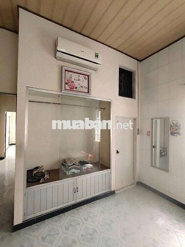 NHÀ NGAY CHỢ TAM HÀ, SÂN RỘNG ĐẬU 10 XE MÁY, 4PN, NGANG 8 DÀI 16