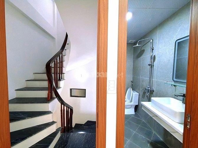 Cần bán nhà xây mới Thái Thịnh, 31m, 6 tầng, 8.8 tỷ 