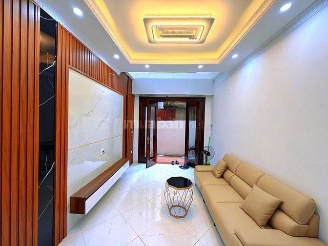 Cần bán nhà xây mới Thái Thịnh, 31m, 6 tầng, 8.8 tỷ 