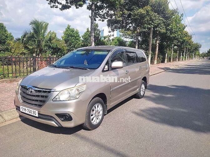Toyota Innova E 2014 Số sàn Vàng cát