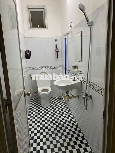 Chị gái mình còn phòng trống cần cho thuê gần đại học văn lang