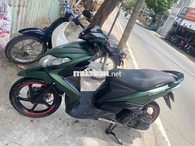 Yamaha Luvias 2023 màu Đỏ đen