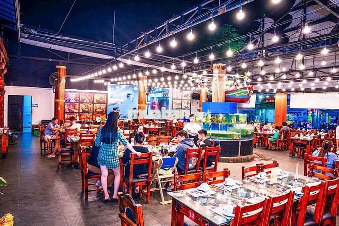 cho thuê mặt bằng diện tích lớn khu sầm uất 