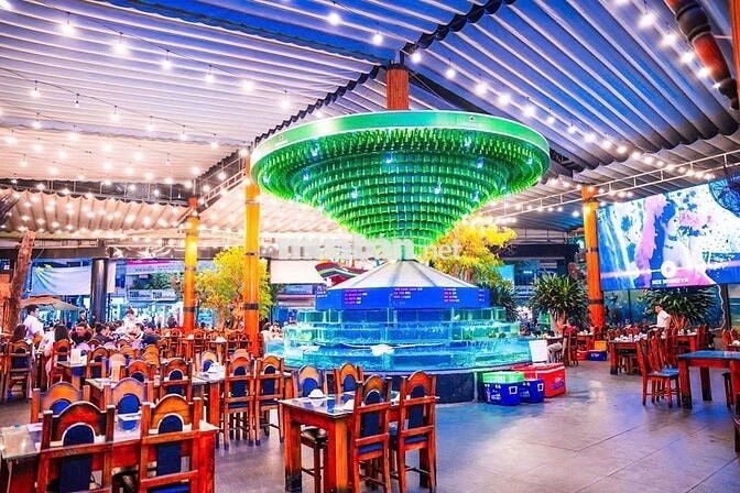 cho thuê mặt bằng diện tích lớn khu sầm uất 