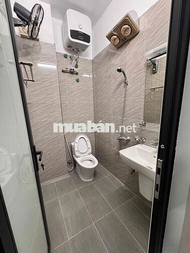 Nhà Nguyên căn cho thuê mới tinh ở Ngọc Thuỵ