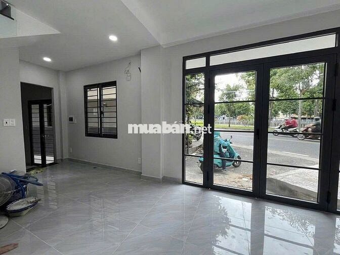 MẶT TIỀN HOÀNG SA , QUẬN 3 - 8x8m - 4 TẦNG - GIÁ 40 TRIỆU/THÁNG 