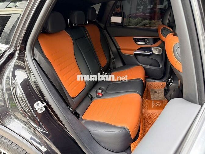 Mercedes GLC300 All New V1 2023 Đen 2 vạn km
