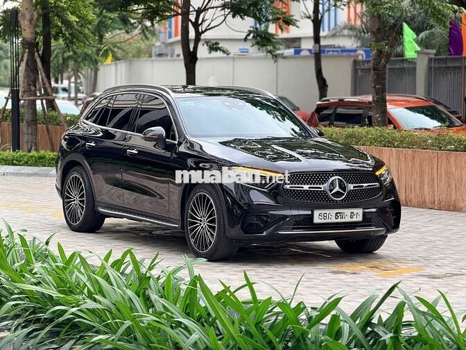 Mercedes GLC300 All New V1 2023 Đen 2 vạn km