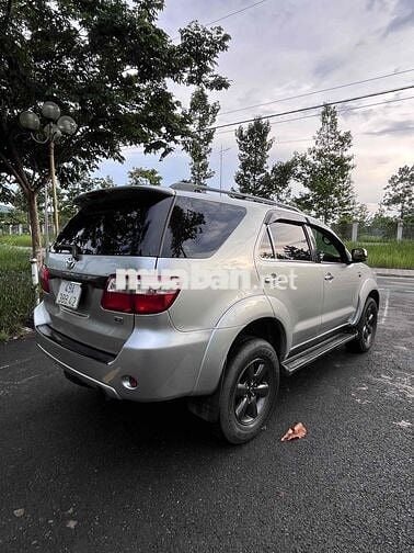 Toyota Fortuner 2009 Số sàn Máy dầu Bạc