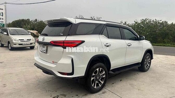 Toyota Fortuner Legender 2021 2.4 AT 4x2 Trắng
