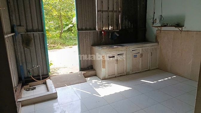 NHÀ CẤP 4 1tr 1 gác rộng rãi ngã 4 bình phước chợ đầu mối hẻm xe tải