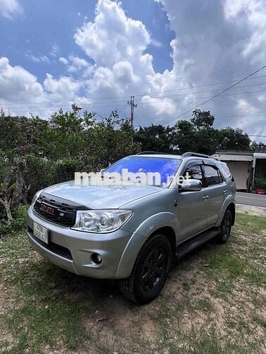Toyota Fortuner 2009 Số sàn Máy dầu Bạc