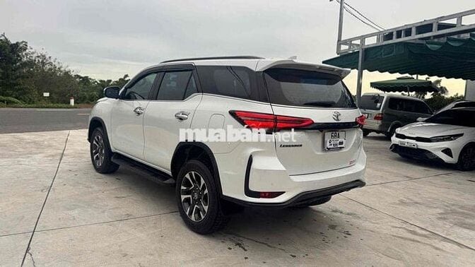 Toyota Fortuner Legender 2021 2.4 AT 4x2 Trắng