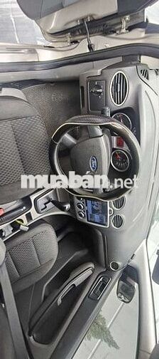 FORD FOCUS 1.8 AT Vàng cát Tự động