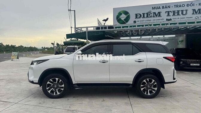 Toyota Fortuner Legender 2021 2.4 AT 4x2 Trắng