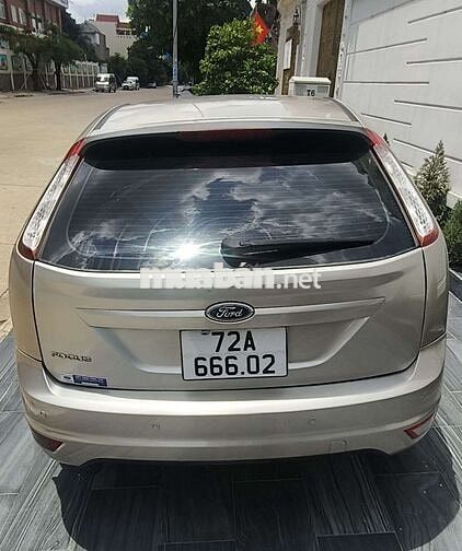 FORD FOCUS 1.8 AT Vàng cát Tự động