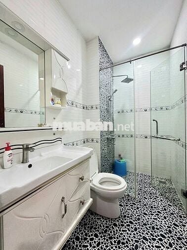 NHÀ ĐẸP Ở NGAY- HẺM XE HƠI THÔNG-PHƯỜNG 15- TÂN BÌNH- DT 4X14- 5 TẦNG