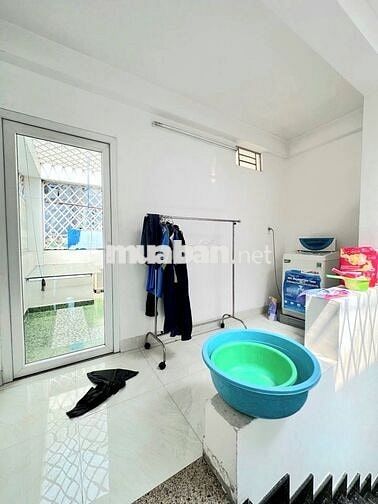 NHÀ ĐẸP Ở NGAY- HẺM XE HƠI THÔNG-PHƯỜNG 15- TÂN BÌNH- DT 4X14- 5 TẦNG