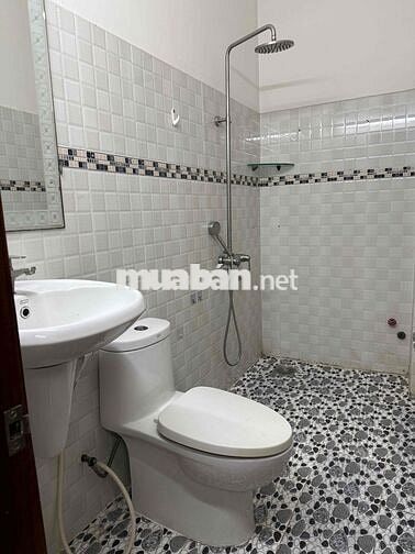 nhà 3 tầng ,hẻm xe tải Quang Trung  sát kênh Tham Lương